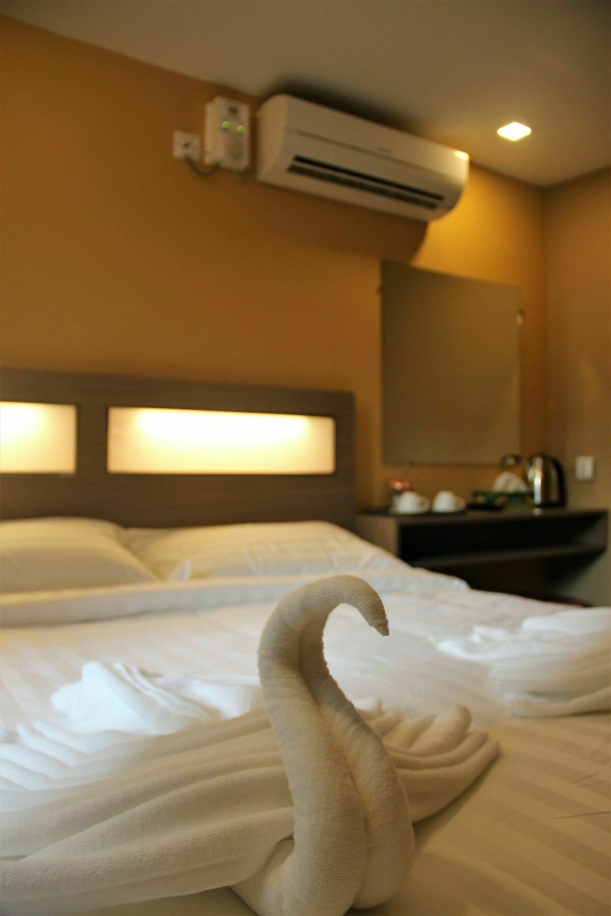 The Vibe Inn Янгон Экстерьер фото