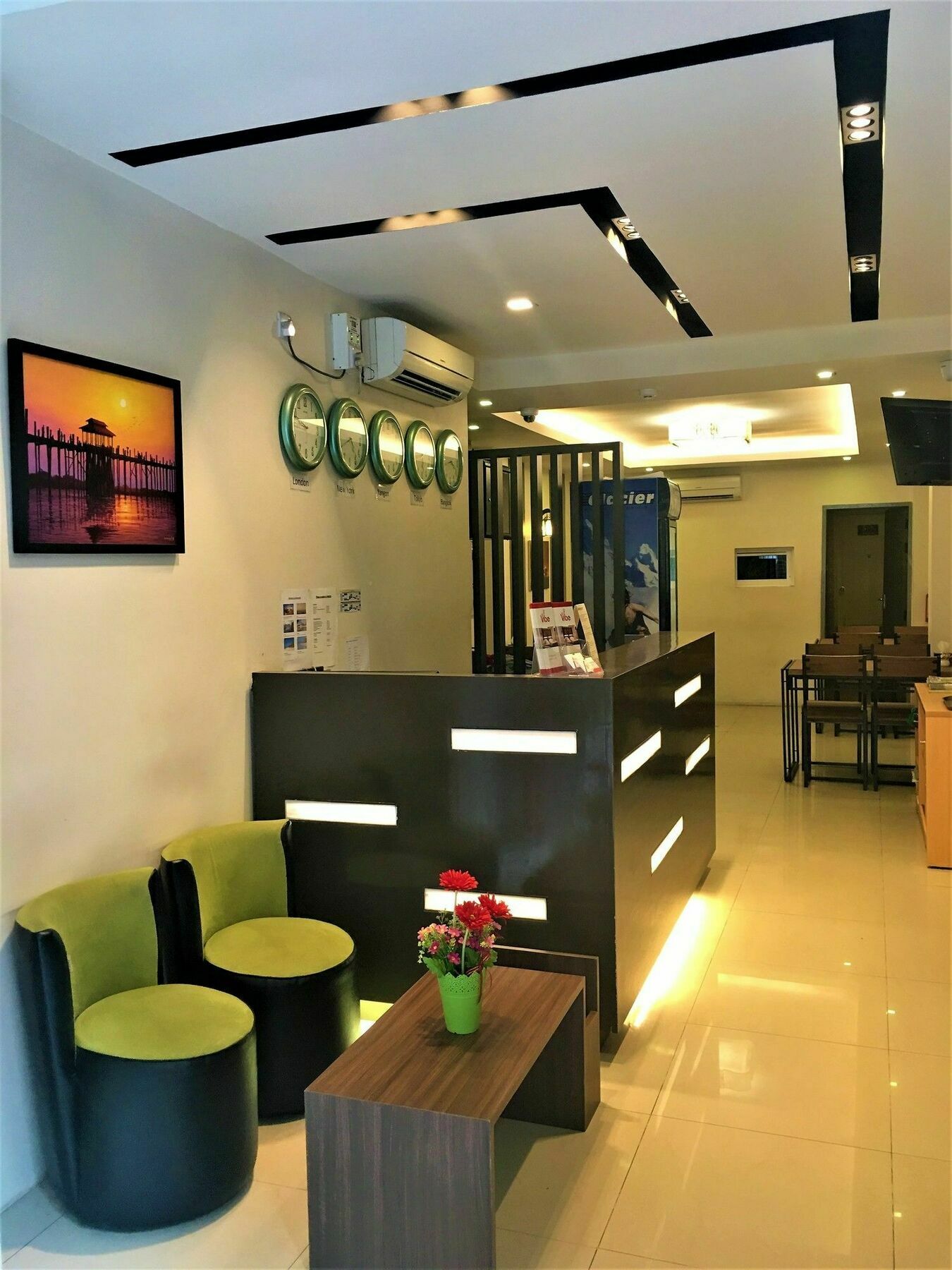 The Vibe Inn Янгон Экстерьер фото