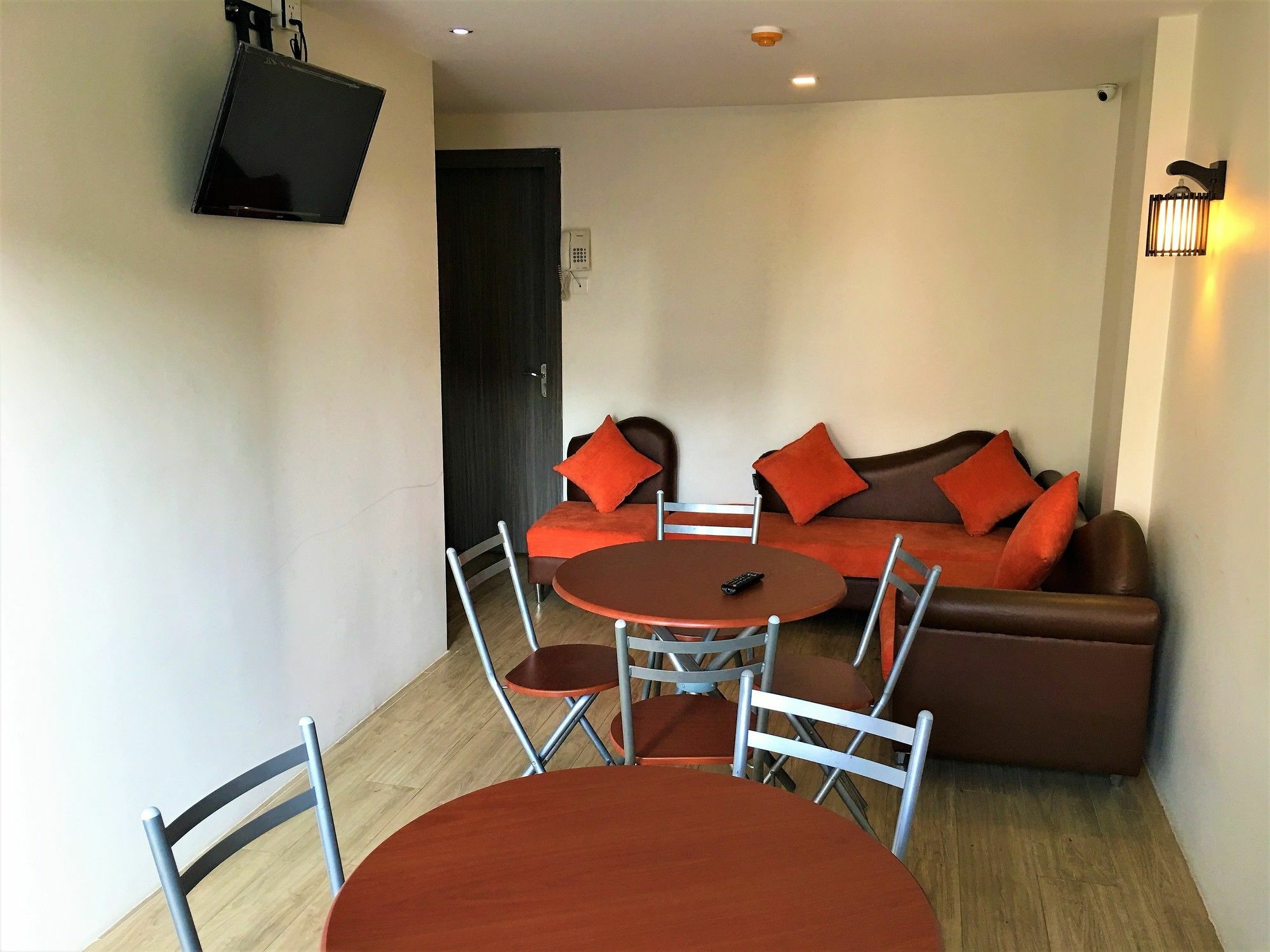 The Vibe Inn Янгон Экстерьер фото