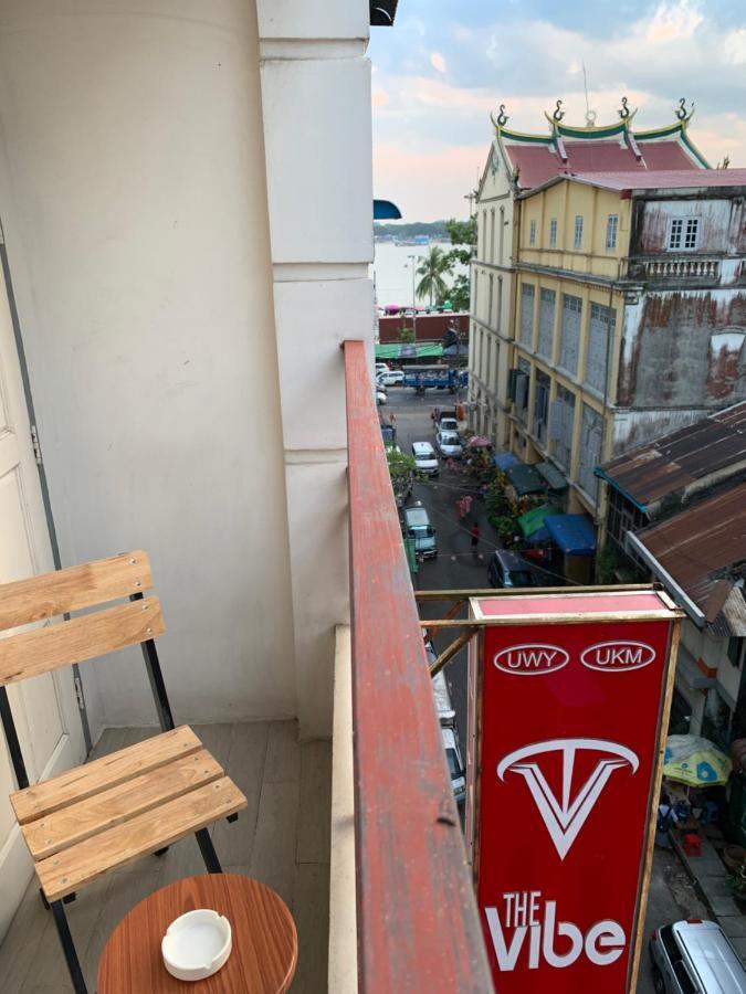 The Vibe Inn Янгон Экстерьер фото